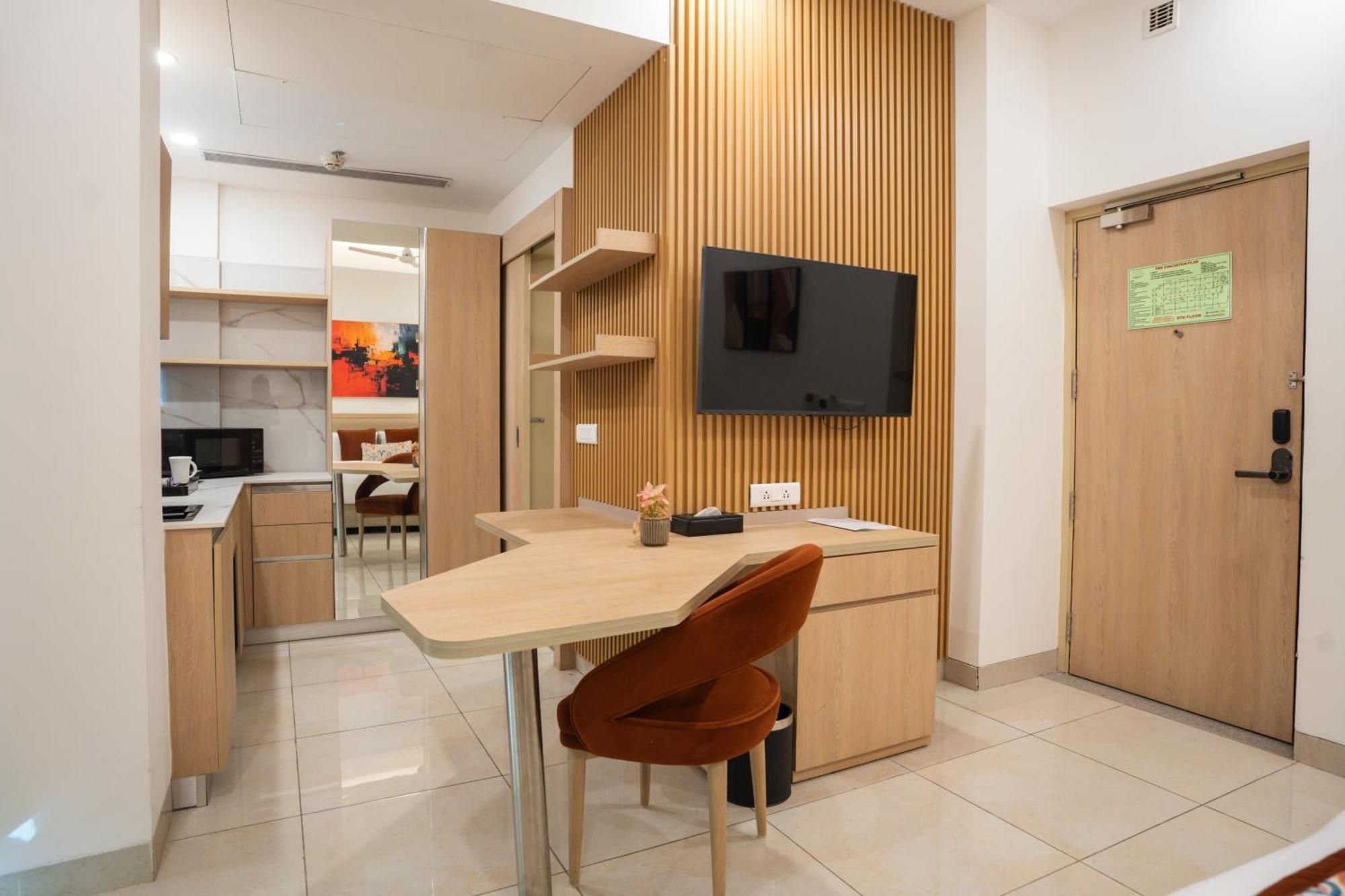 Ar Suites Klj Square Gurgaon Exteriör bild