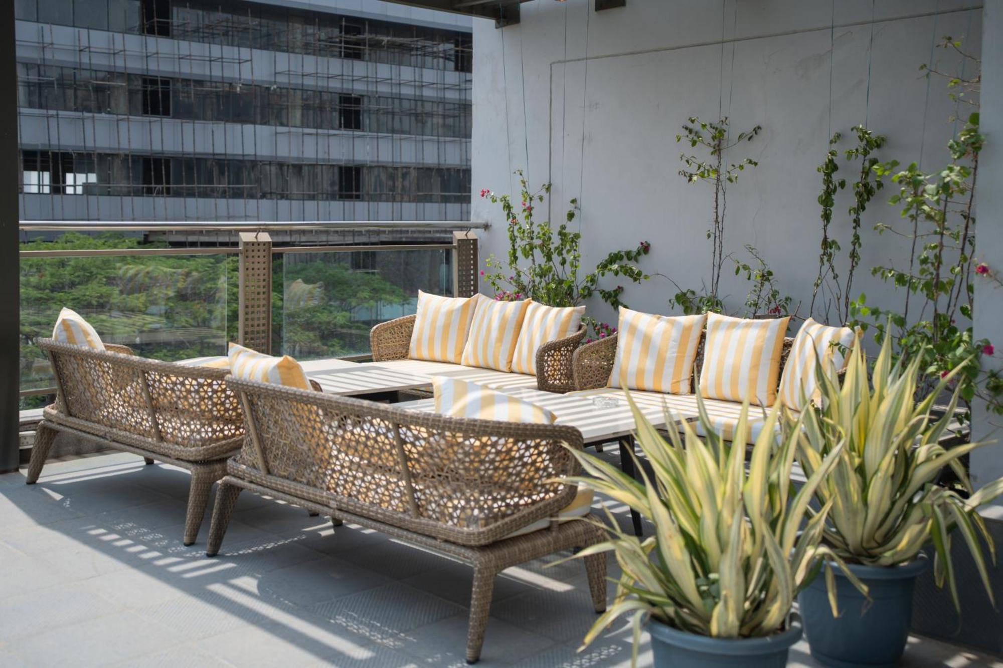 Ar Suites Klj Square Gurgaon Exteriör bild