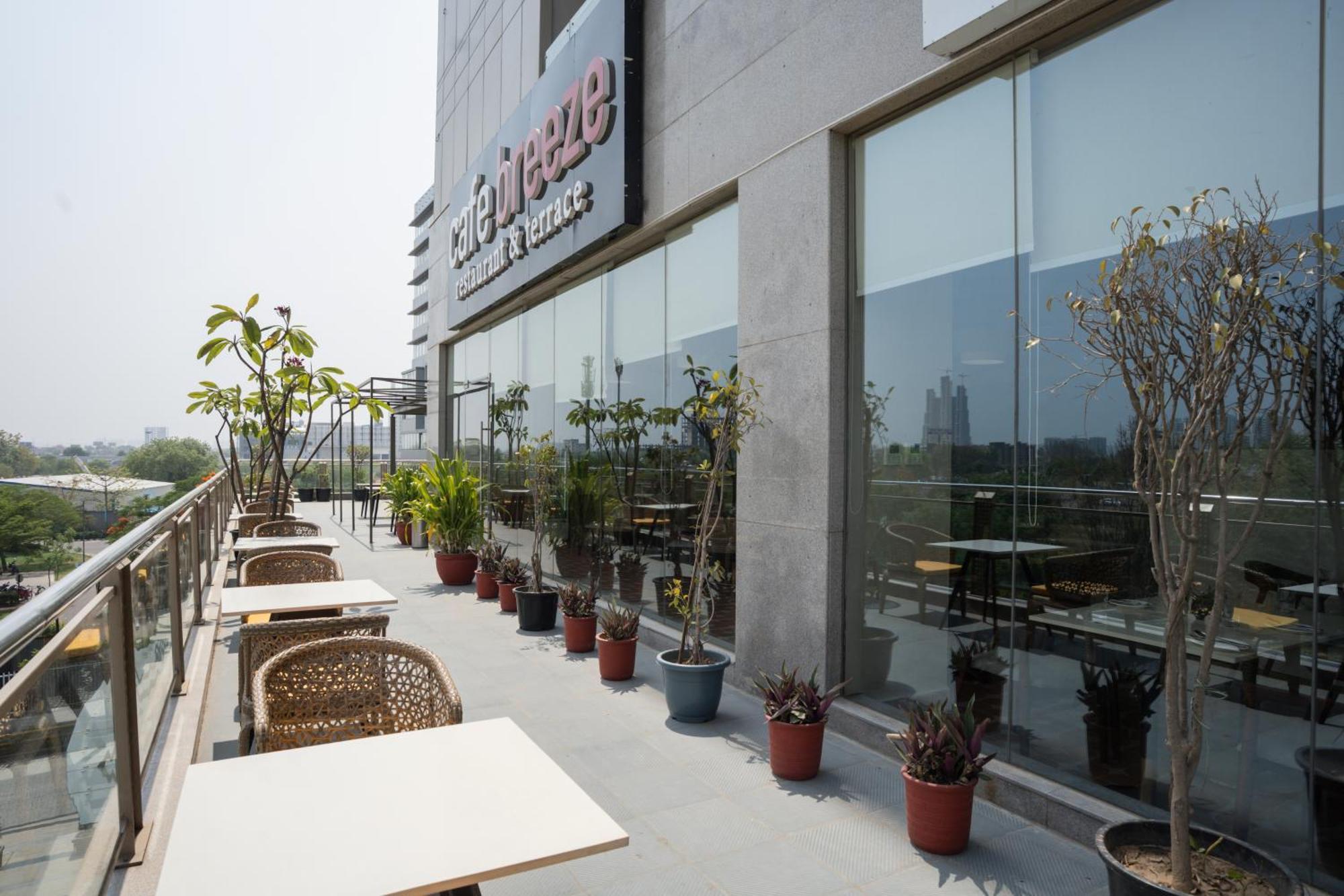 Ar Suites Klj Square Gurgaon Exteriör bild
