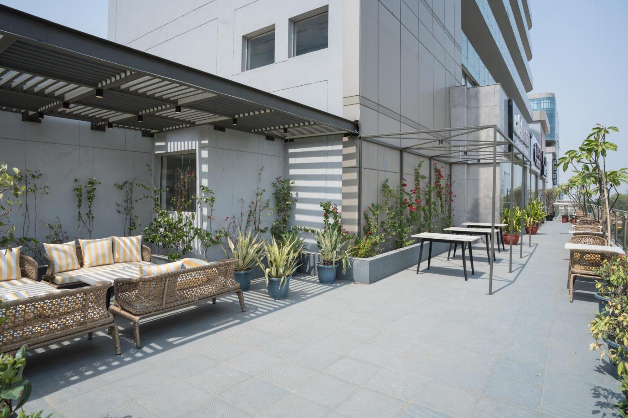 Ar Suites Klj Square Gurgaon Exteriör bild