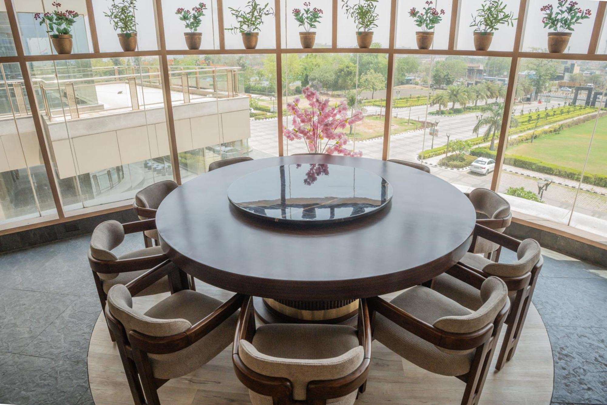 Ar Suites Klj Square Gurgaon Exteriör bild
