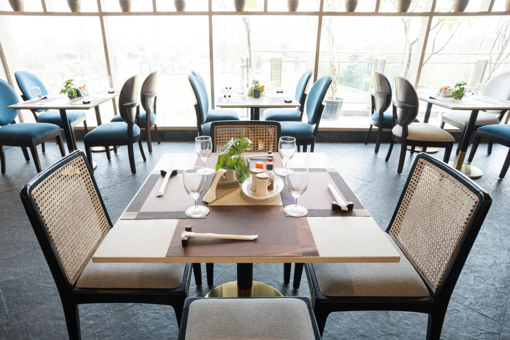 Ar Suites Klj Square Gurgaon Exteriör bild